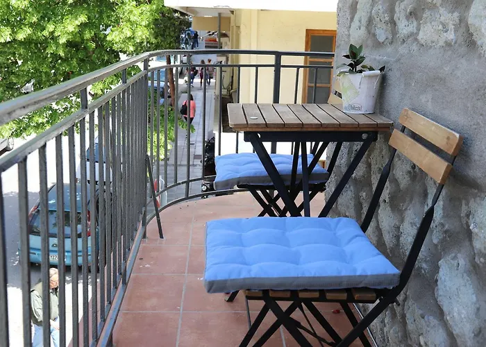 Host El Greco אכסניה קאלאבאקה