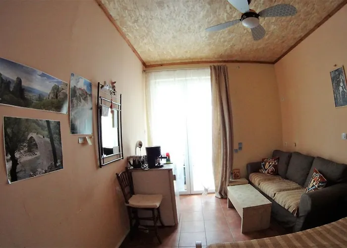 Host El Greco קאלאבאקה