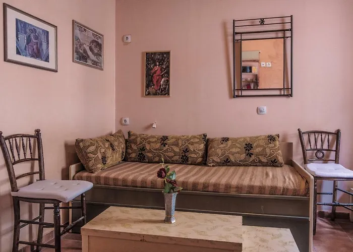 Host El Greco אכסניה קאלאבאקה