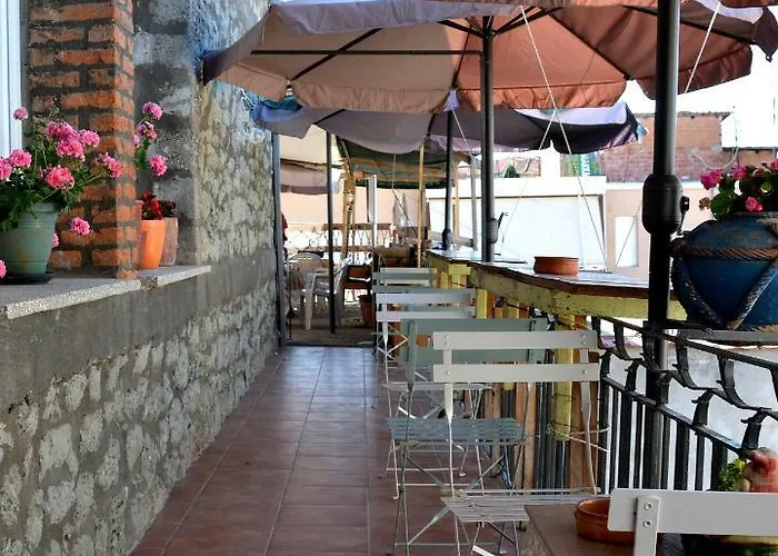 Host El Greco קאלאבאקה